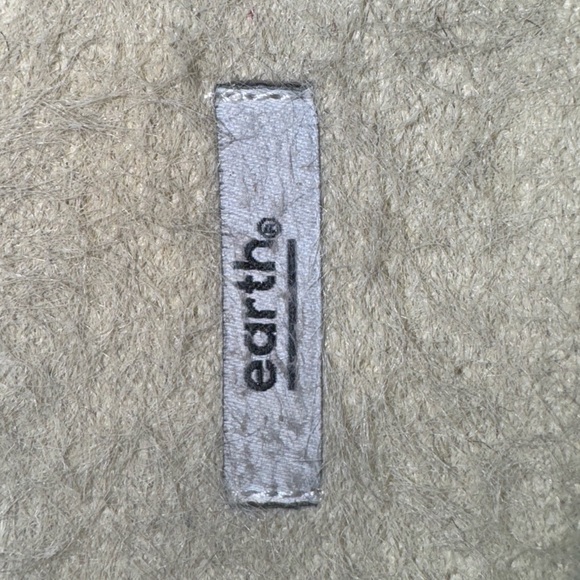 Earth Dream Chinook in the color Taupe. Size 9 Never worn. Super soft!!! - Picture 6 of 13